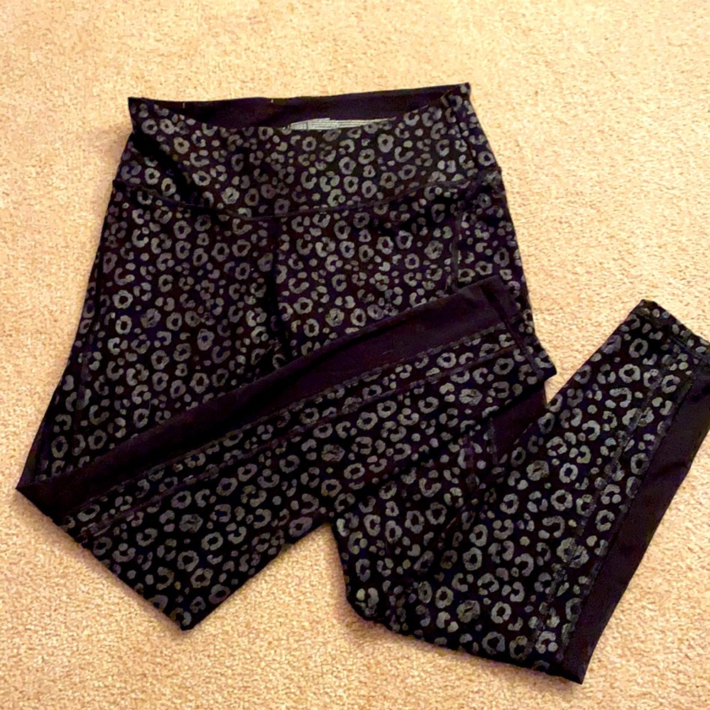 Black leopard print leggings size M